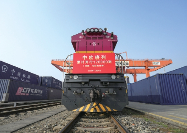 中欧班列累计开行突破12万列