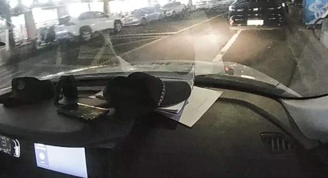 太机智了！快递在家门口被偷，她用一招抓到了人还拿回了东西