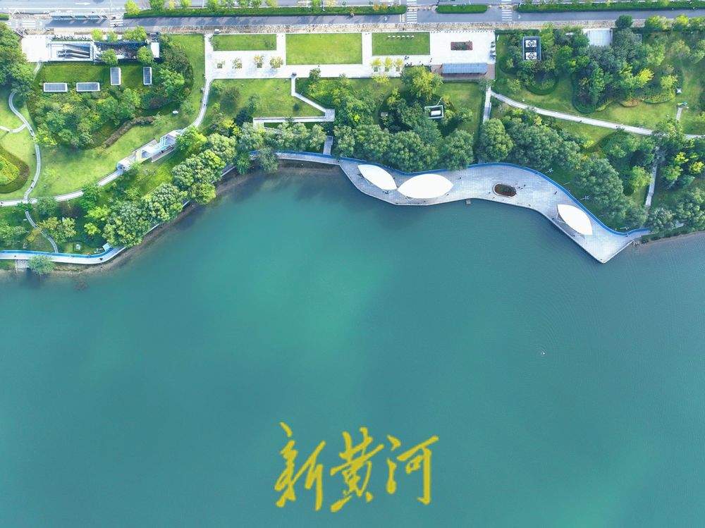 雨后初霁，泉城龙鼎滨水公园水天一色
