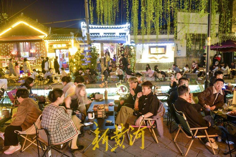 “泉”在济南过五一丨夜游泉城老街，感受泉水泡茶“市集”