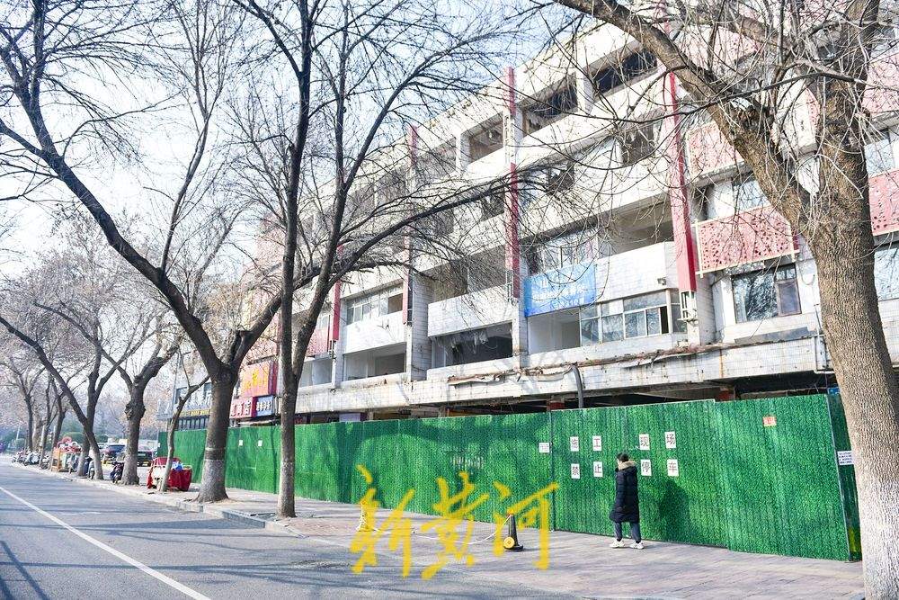山东省立医院南侧片区城市更新进行中,口腔医院被划入施工围挡范围