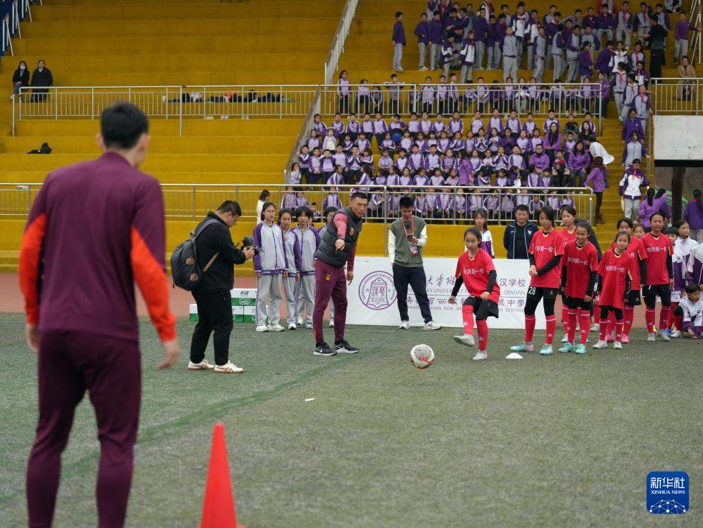 足球——中国U23男足进校园