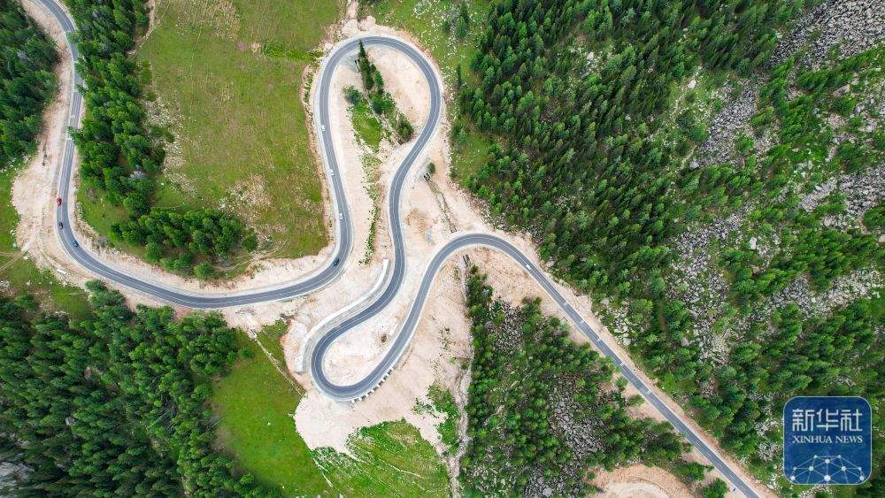 新疆阿禾公路正式通车