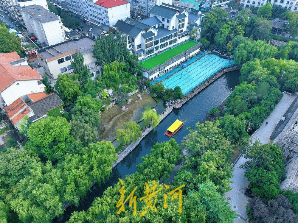 双节假期济南泉水浴场人气足