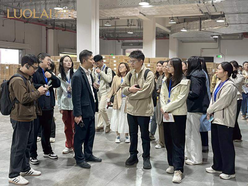 各机构及股东代表走进罗莱智慧产业园，实地见证智造硬实力