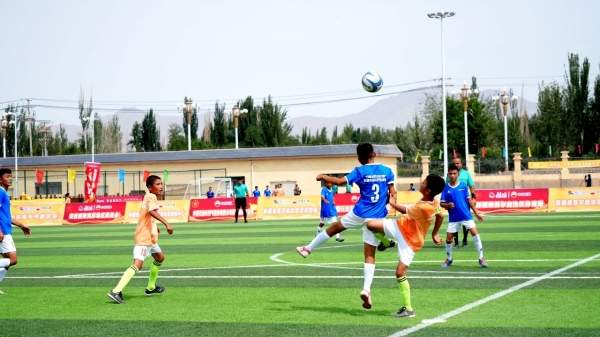 2025“石榴籽 阳光巴郎”新疆希望小学足球季总决赛在库车市举行