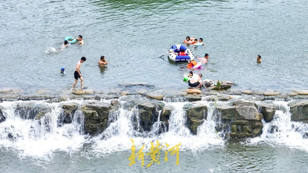 降雨为河道水库补源，山泉戏水成济南老师儿的避暑法宝