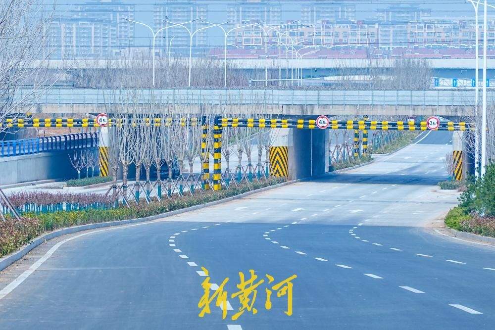 济南唐冶中路北延项目初具规模，双向八车道下穿胶济铁路