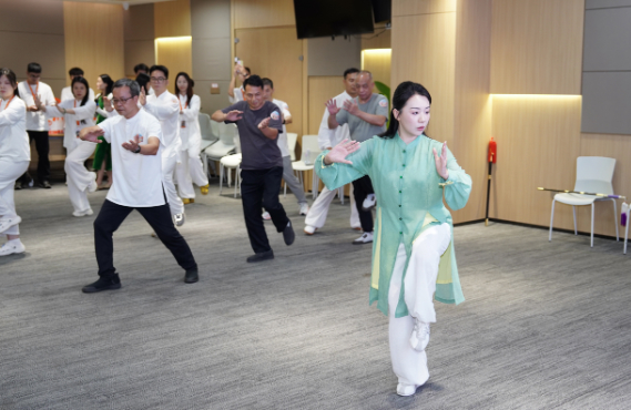 AI赋能云端传拳，线下名师面对面：简橙太极以双线模式开拓非遗传承新赛道