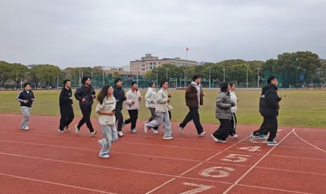 “一学期减重40斤，超额完成目标~”这门选修课，火了