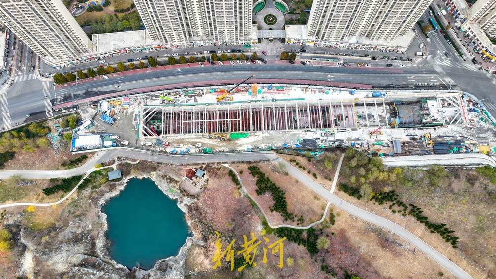 济南这处公园里建地铁站点，与景观仅有一路之隔