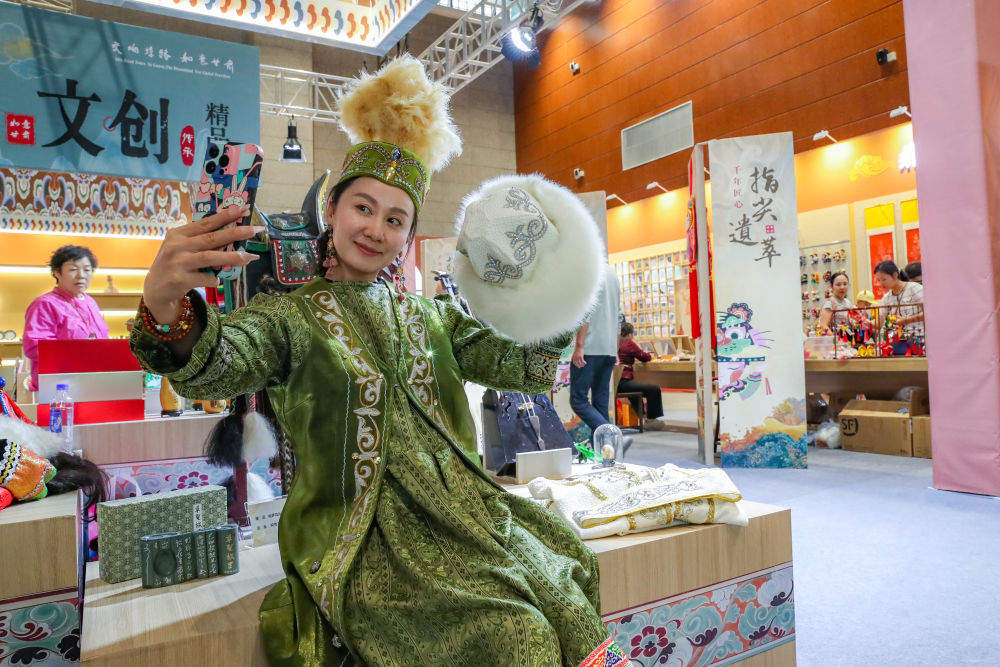 镜观·回响|丹青刻岁月 石窟映千年