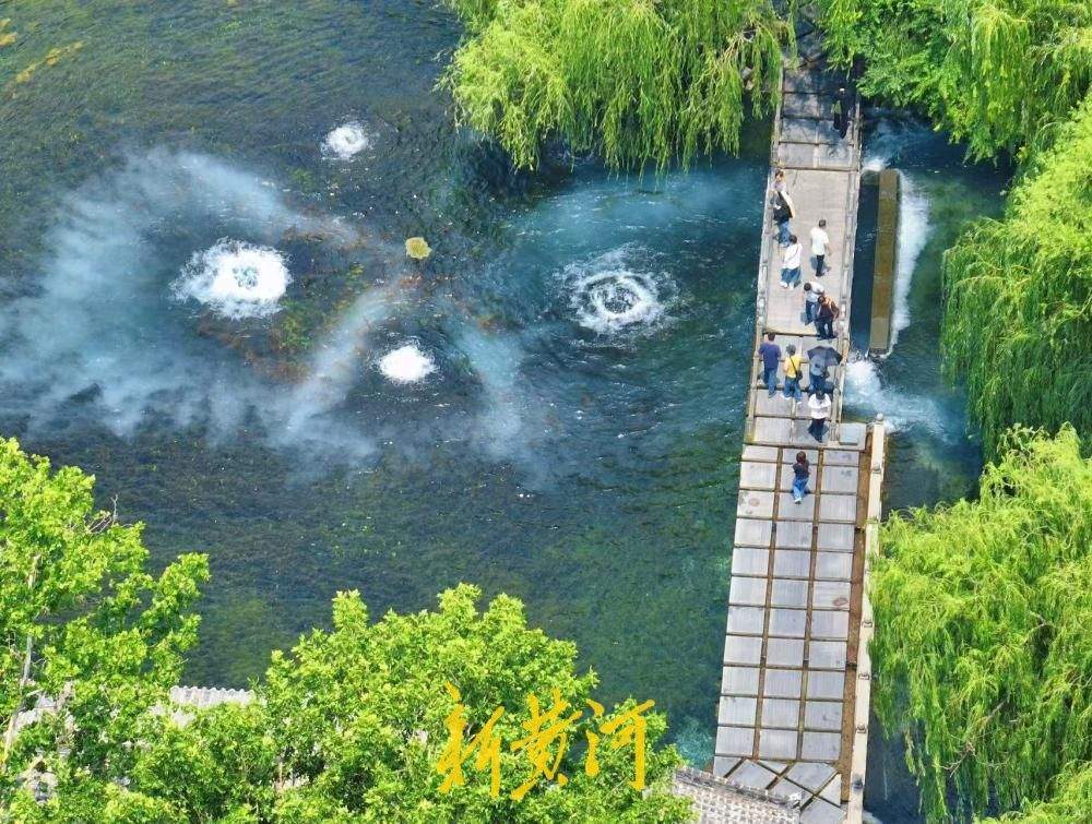 一年四季 泉在济南｜满目青翠漾清泉 夏日百脉泉公园引游人沉醉流连
