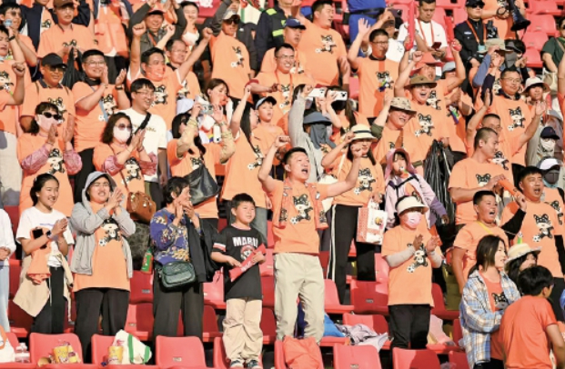 “这场球看得太爽了” 24025名球迷现场观看“济济之战” 