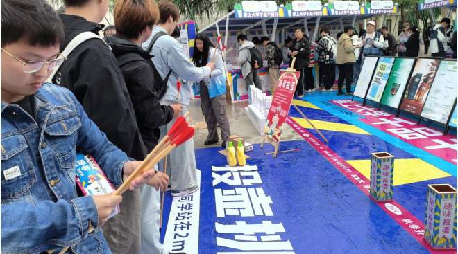 掌上大学开学季：从路演进阶到校园生态的黄金升级战