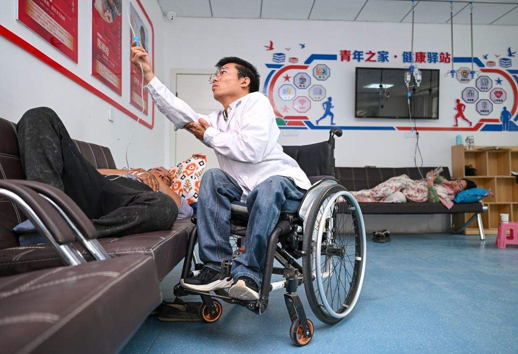 扎根，两位援疆医生的共同选择