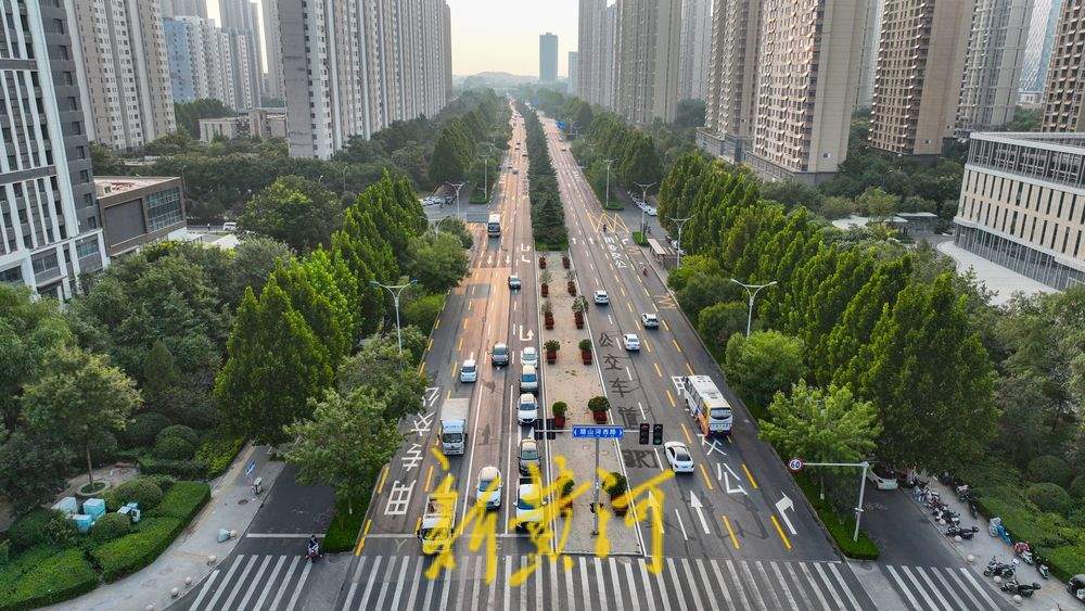 济南西客站片区烟台路交通标识变更 公交车道迁移至最外层车道