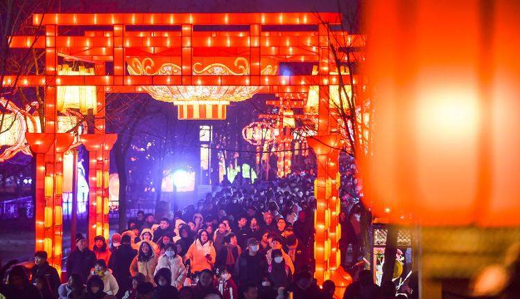 文旅市场又迎新变化 “分段式过年”为何受青睐?