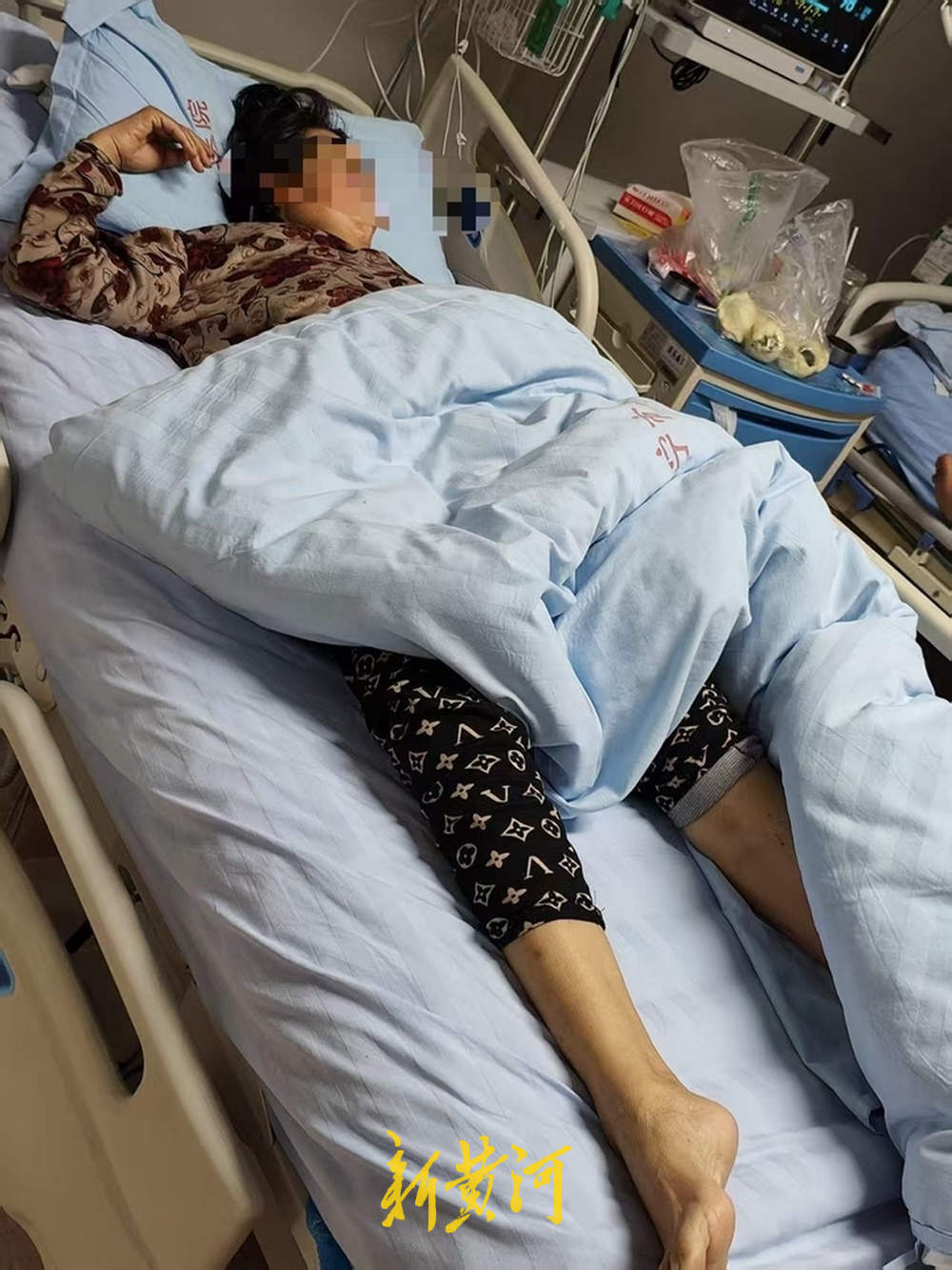 19岁女大学生休学卖红枣撑起重病之家：“多卖一包枣，母亲就多一分希望”