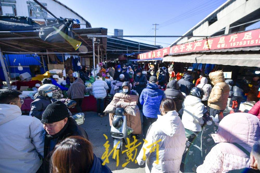 “泉”在济南过大年｜年货采购进入“冲刺”阶段，济南农贸市场“热气腾腾”