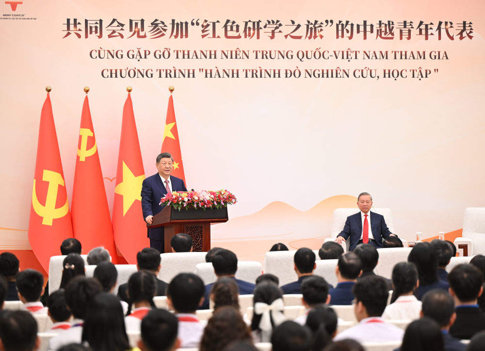 习近平总书记同苏林总书记共同会见中越青年代表侧记