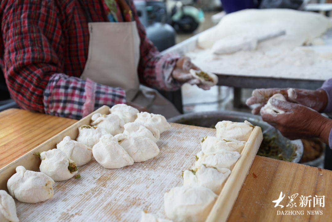 煎包、饺子、糖葫芦……山东“网红”大集到底有多好吃？