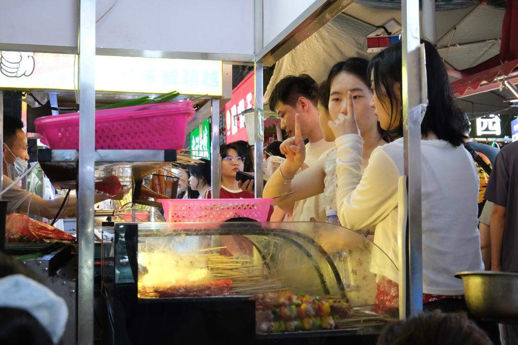 夜经济2.0 让“秩序感”融入“烟火气”