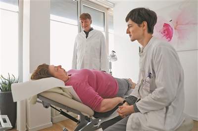 越来越多德国民众青睐中医治疗，不少医学界人士期待——“让中医药造福更多欧洲民众”（第一现场）