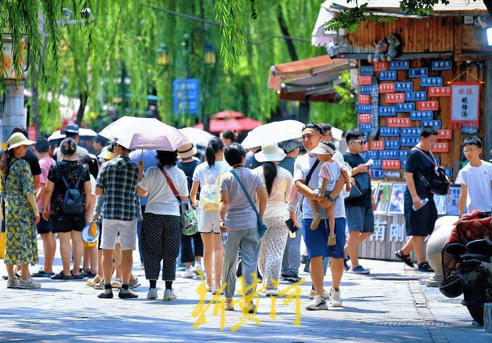 泉城秋日“热”度不减，老街泉边尽是惬意时光