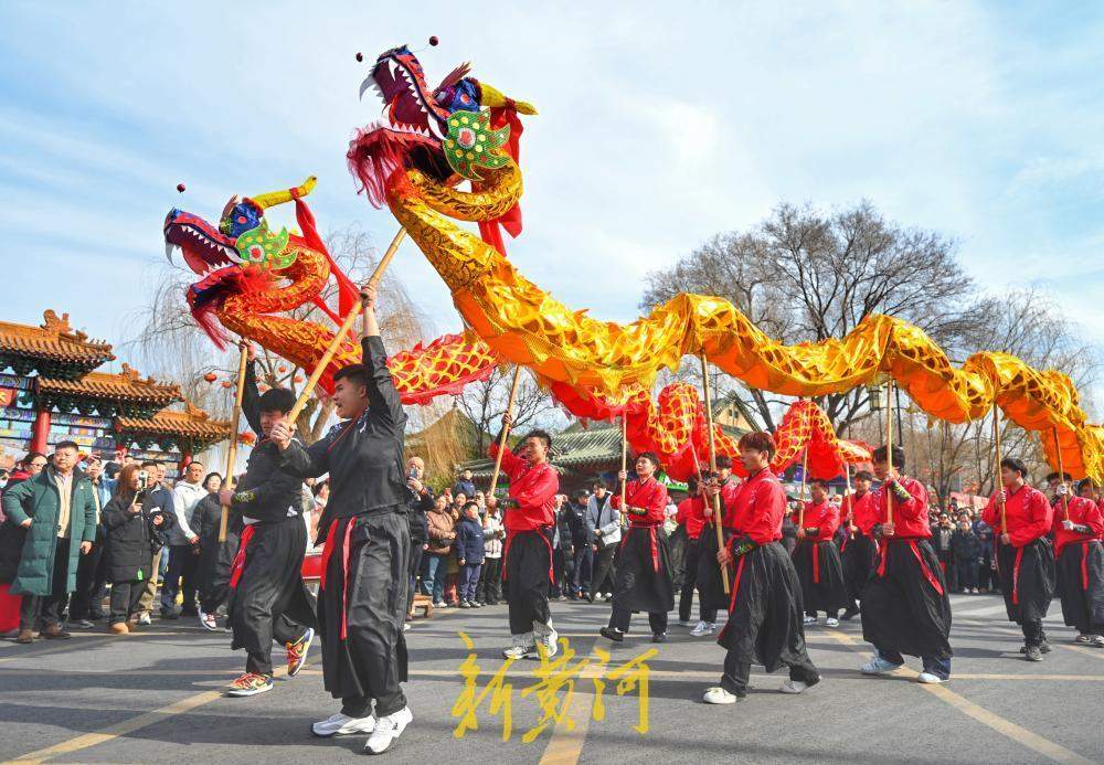 “泉”在济南过大年｜巨龙飞舞贺新岁，明湖市集年味浓