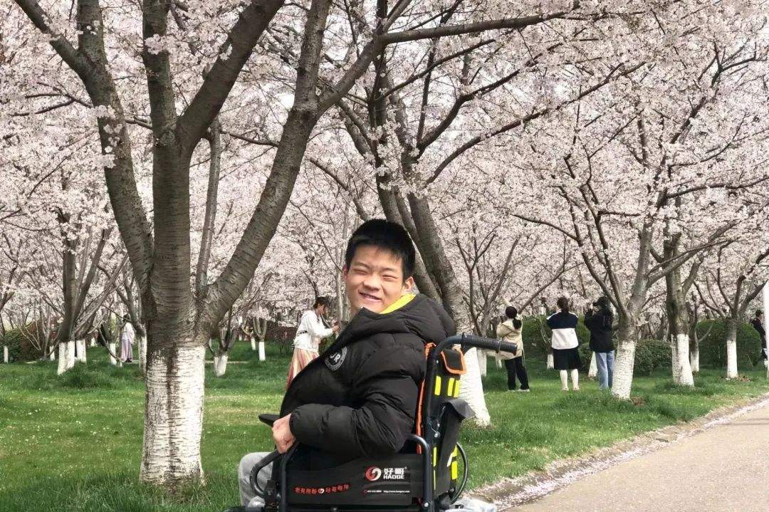 高考623分的脑瘫少年,毕业了!还保研了!