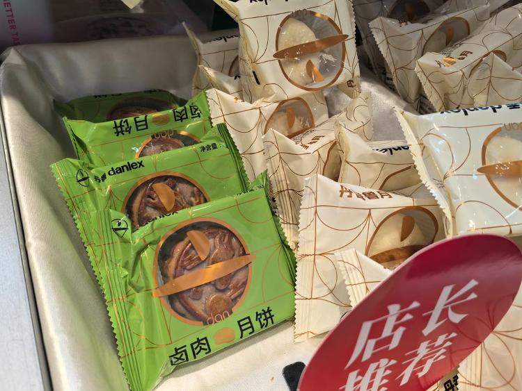 传统食材“暗黑”跨界，今年月饼更有“家乡味道”