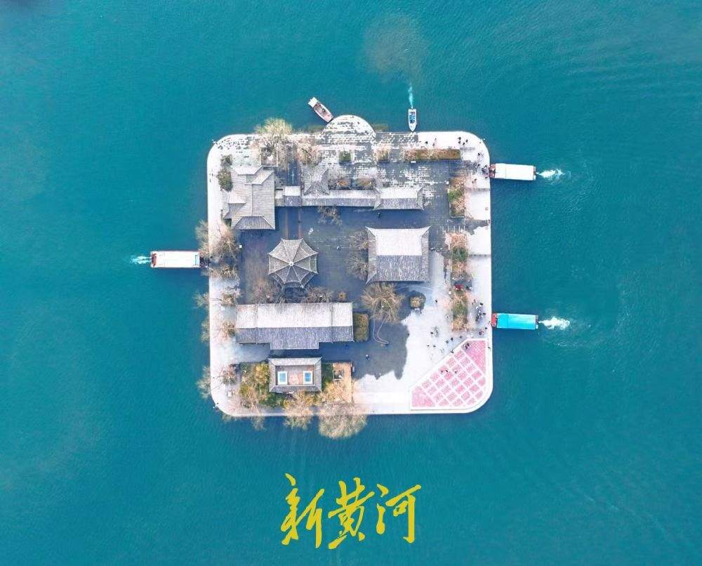 立春时节，大明湖暖意浓浓如画卷