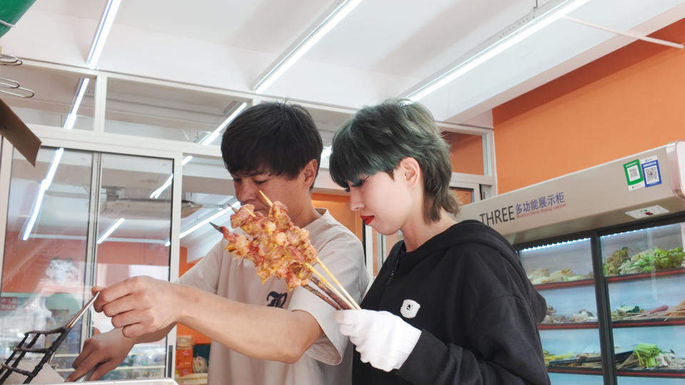 新疆烧烤在“串都”掀起开店潮，有的店两天烤了40只羊