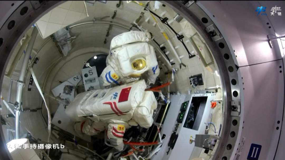 神舟十九号航天员乘组将于近日择机实施第三次出舱活动