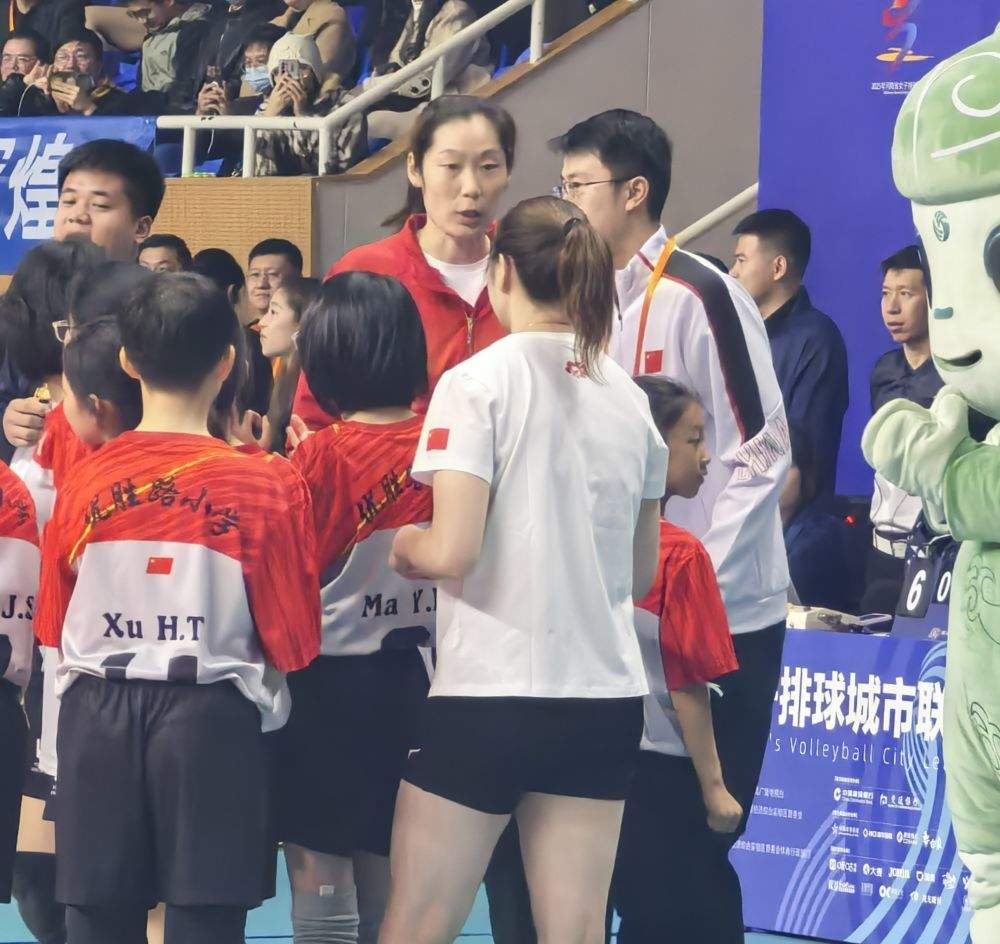 朱婷变身“朱教练”