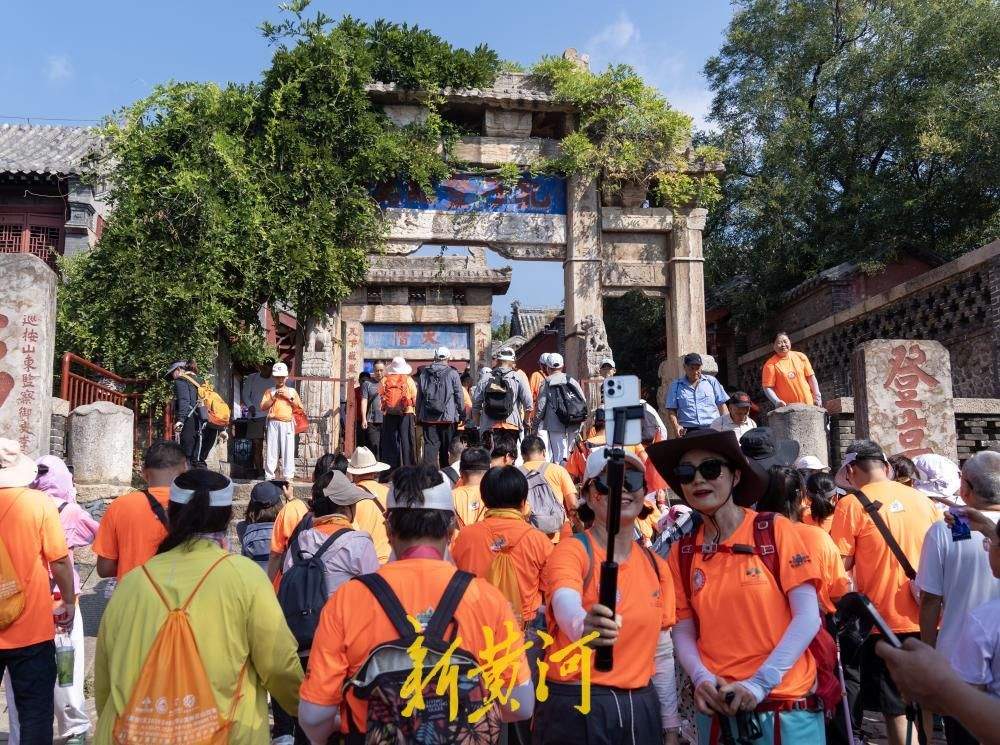 万名健儿勇攀岱宗！第40届泰山国际登山比赛火热开赛