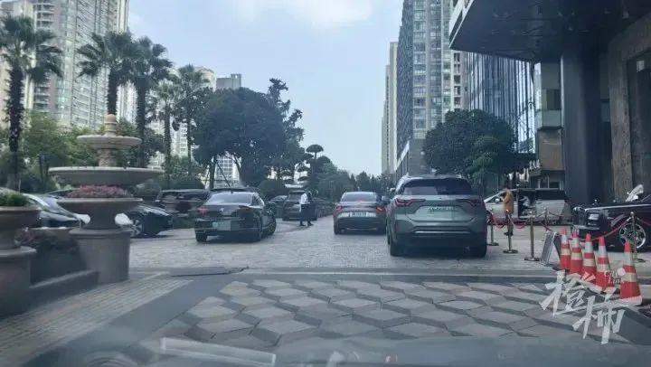 五星级酒店禁止新能源车进地下停车库，“燃油车可以”！酒店：出于消防安全考虑