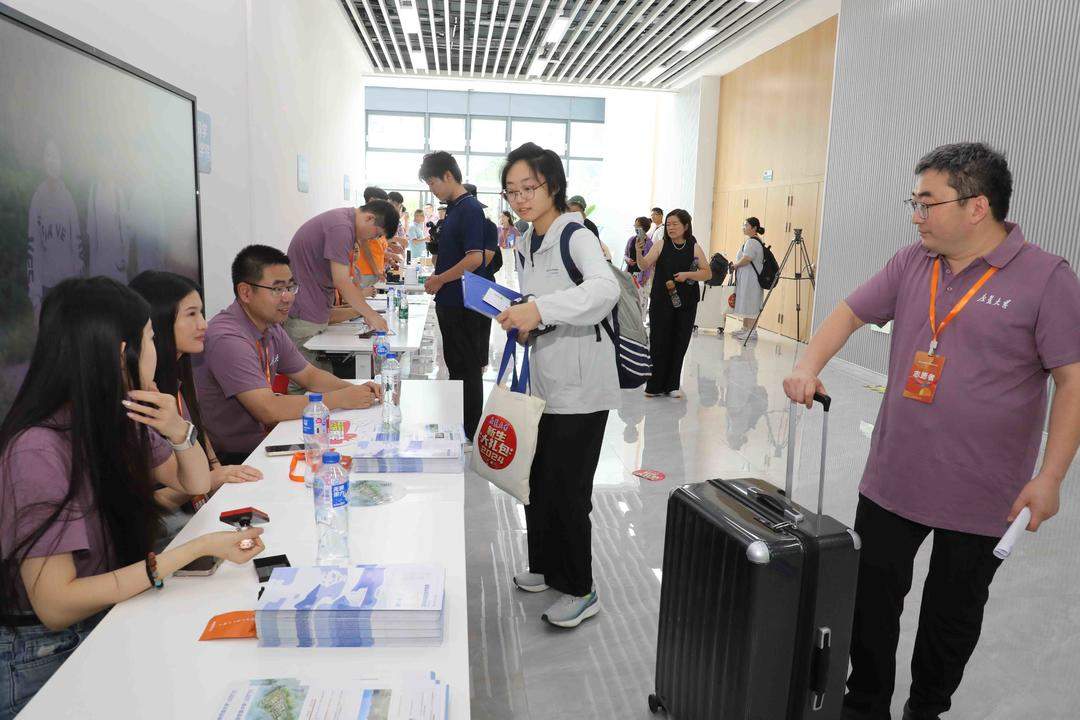 康复大学迎来首届300名本科生,培养引领康复事业发展拔尖创新人才