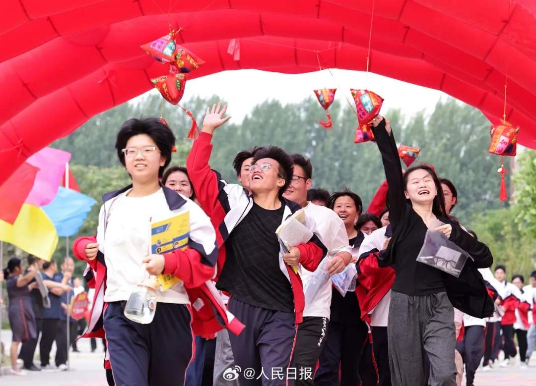 嚯！今天送考名场面，来了