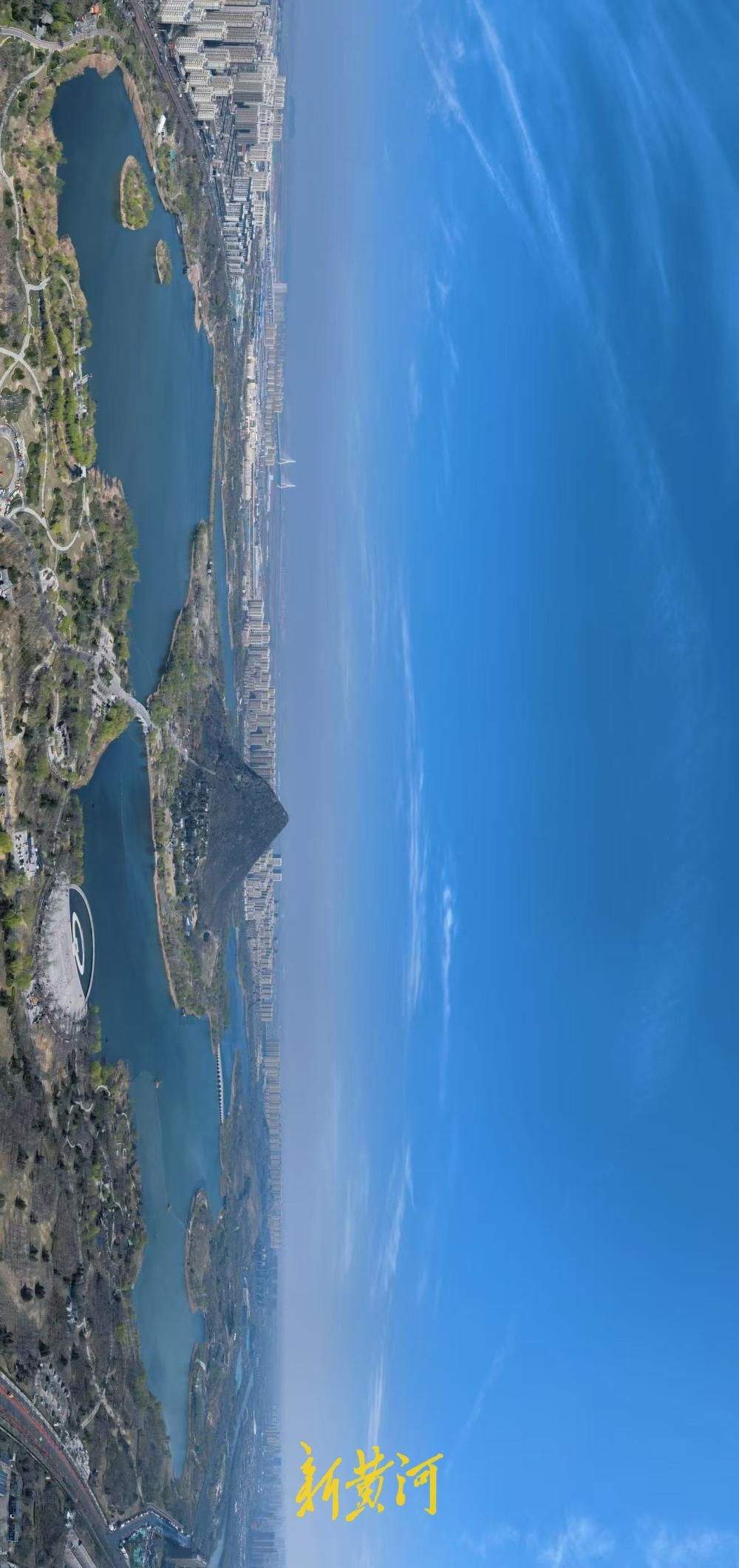 湖水映蓝天，济南华山湖水天一色相映生辉