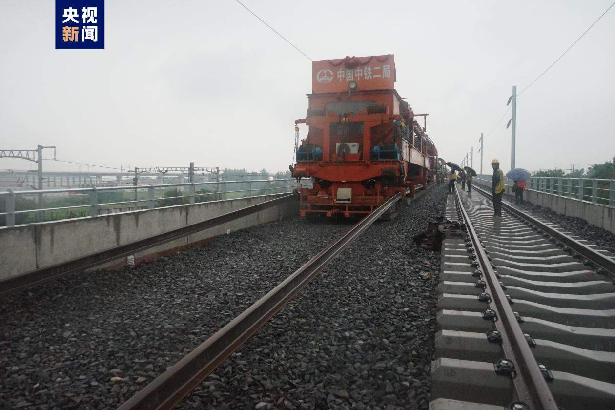 沪苏湖高铁全线铺轨贯通 年底具备开通运营条件