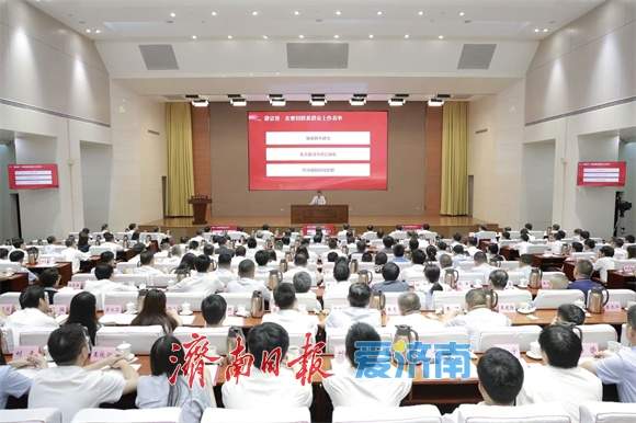 刘强到市委办公厅讲深入贯彻中央八项规定精神学习教育专题党课
