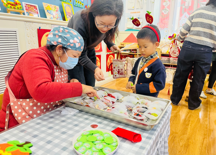 喜迎新年，童趣集市——山东省济南市市直机关幼儿园鼎秀家园分园亲子迎新年活动