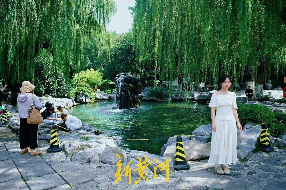 趵突泉、黑虎泉地下水位迎九连涨，月牙飞瀑满目清凉