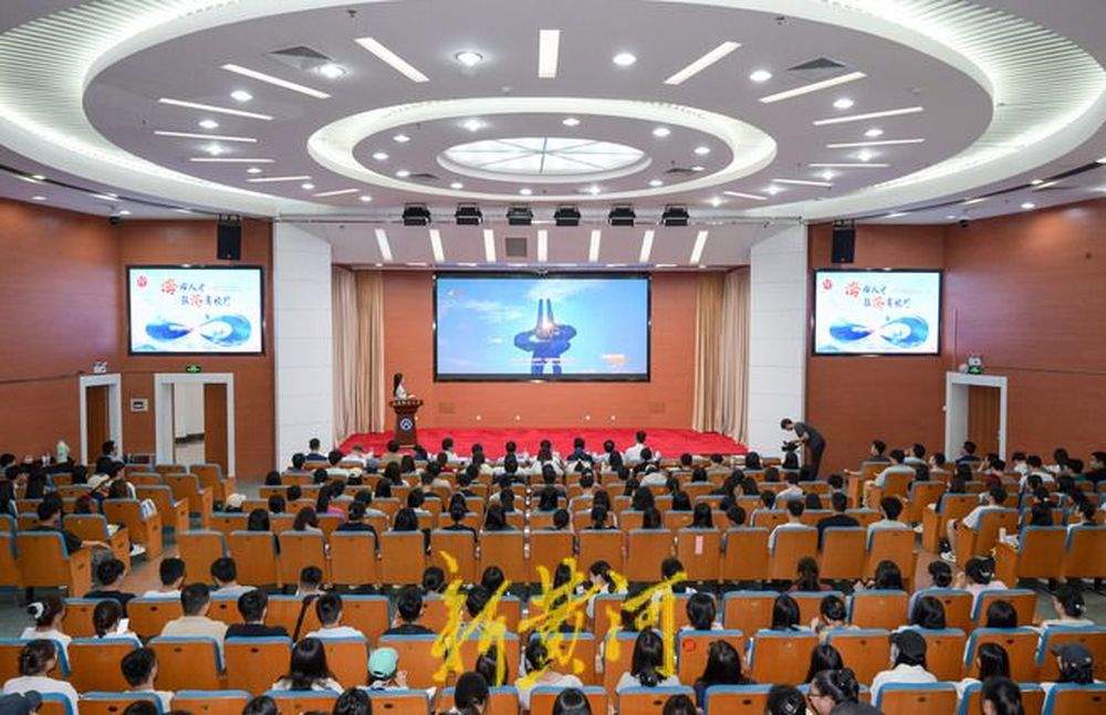 “海右人才驻济高校行”走进山东财经大学