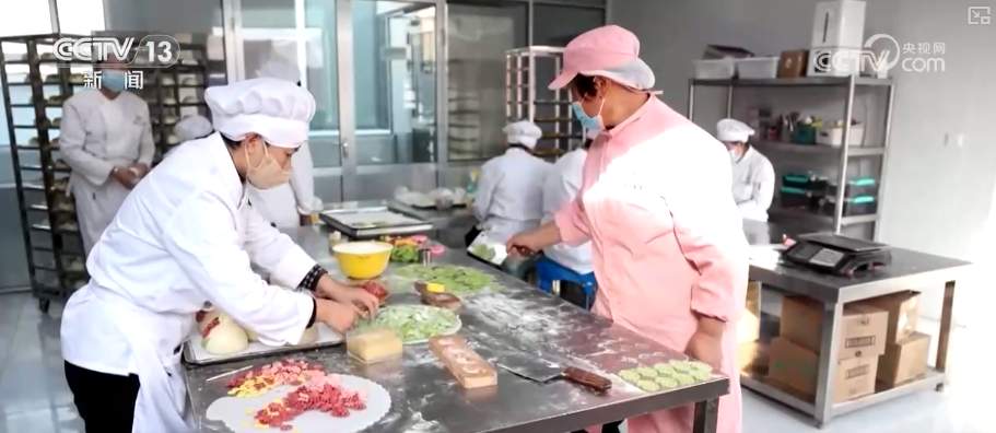 生鲜果蔬、年宵花卉、特色美食齐上阵 节前消费新图景活力涌动