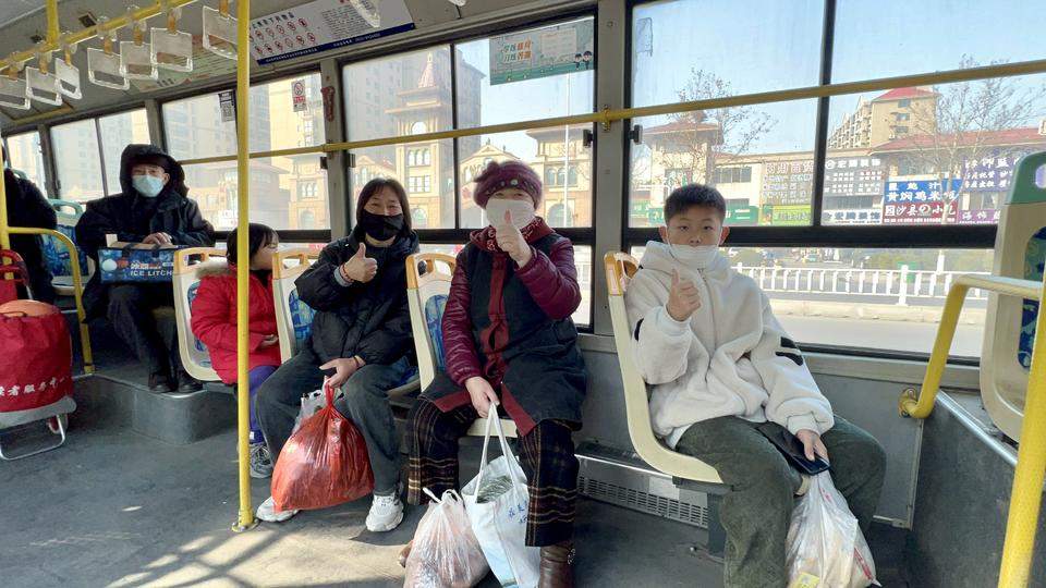 山东多地推行免费公交，背后算的是民生账和生态账