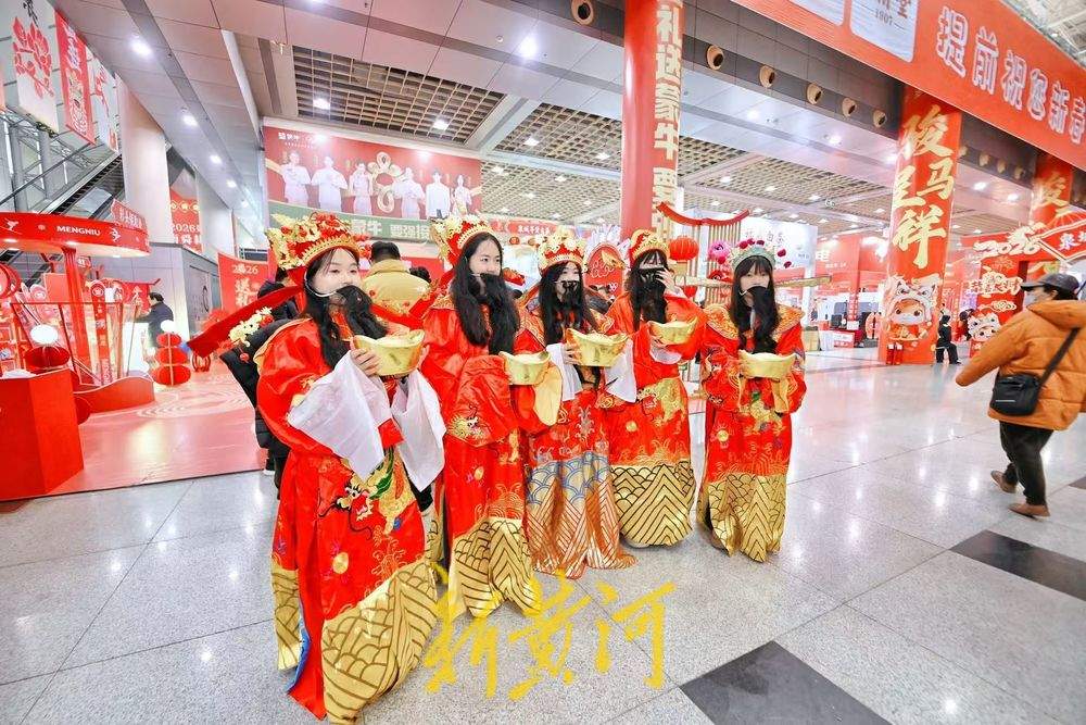 赶大集、办年货，舜耕年货会上市民置办年货热情高涨