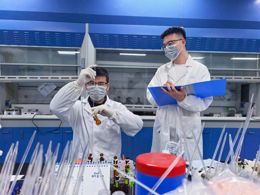 三年攻坚,枣庄企业炼成中美双报救命药丨2025回顾·新科技新产品记